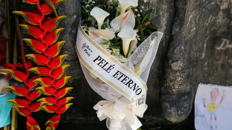 2023-01-01T204827Z_860849838_RC2RHY96C7LU_RTRMADP_3_SOCCER-PELE