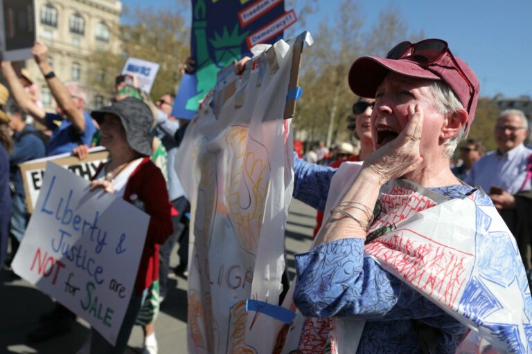 FRANCE-US-POLITICS-DEMO