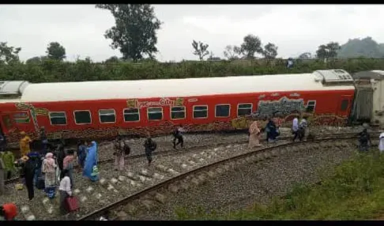 Abuja-Kaduna-train-derails-768x453