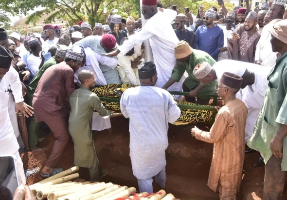 El rufias mum burial