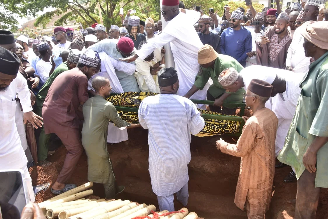 El rufias mum burial