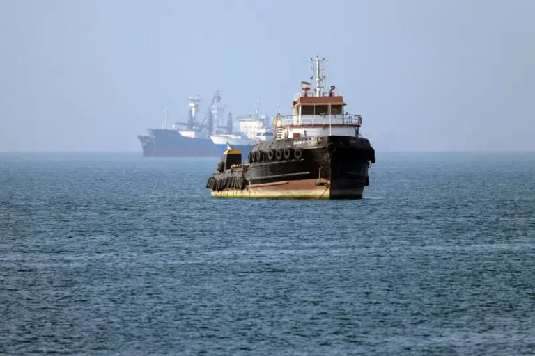 UsIsraelWarTransportHormuz