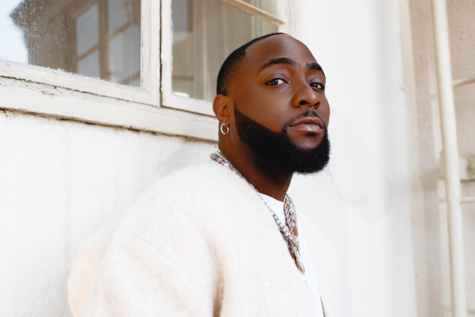 Davido-cr-Tosin-Gbadamosi