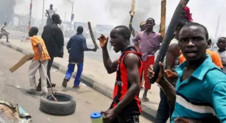 hoodlums-cause-violence-at-Fadeyi-768x417