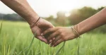 couple-holdinghands-
